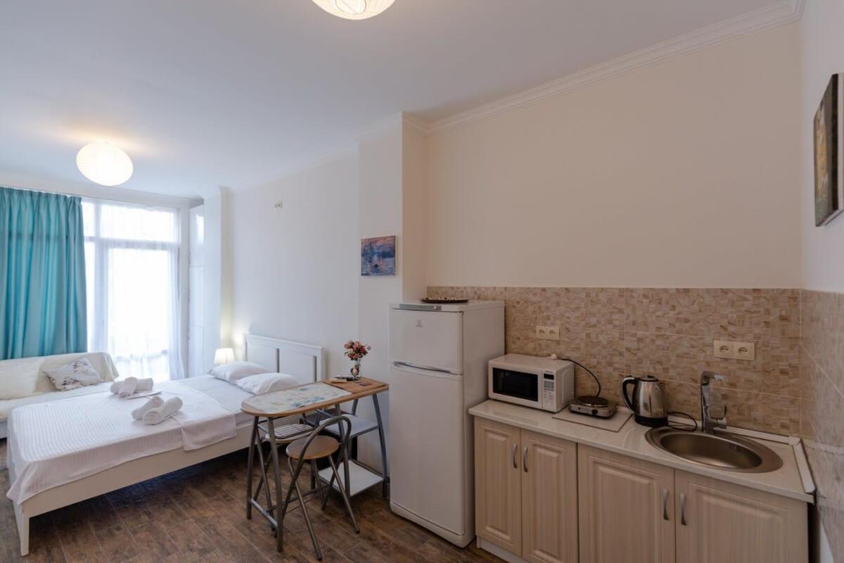 Cozy Studio Apartment In The Heart Of Batum Exterior foto