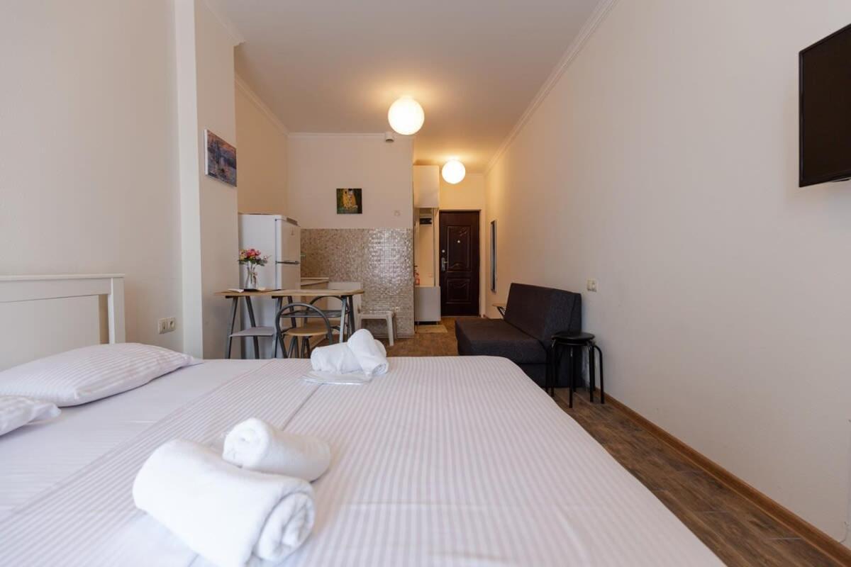 Cozy Studio Apartment In The Heart Of Batum Exterior foto